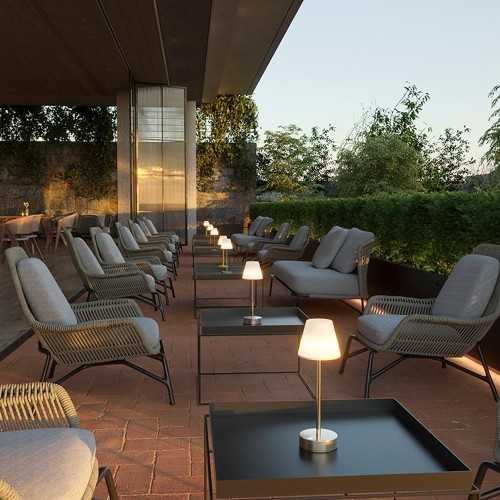 Lola Slim rechargeable table lamp | Mestucò