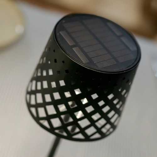 gretita table lamp with solar panel